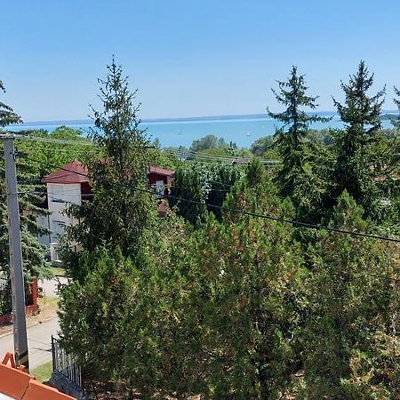 Szikszai Apartman Balatonfuzfo Exterior photo