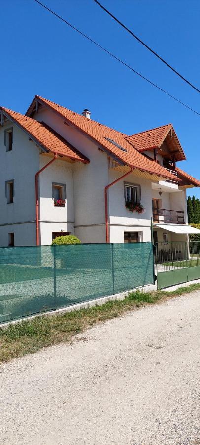 Szikszai Apartman Balatonfuzfo Exterior photo