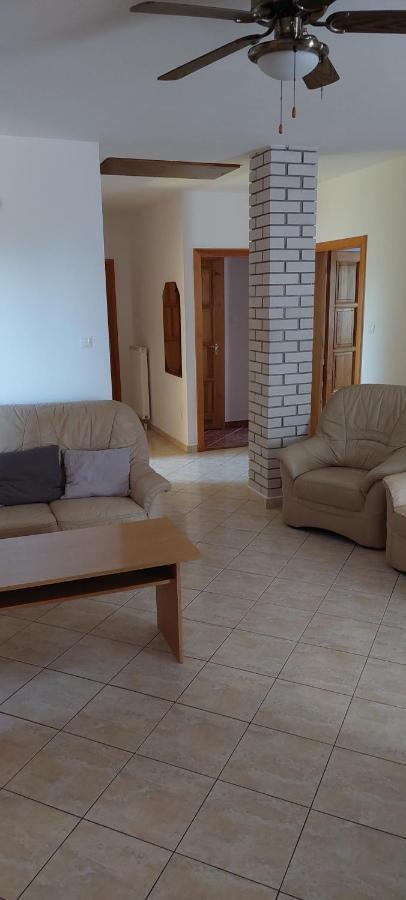 Szikszai Apartman Balatonfuzfo Exterior photo