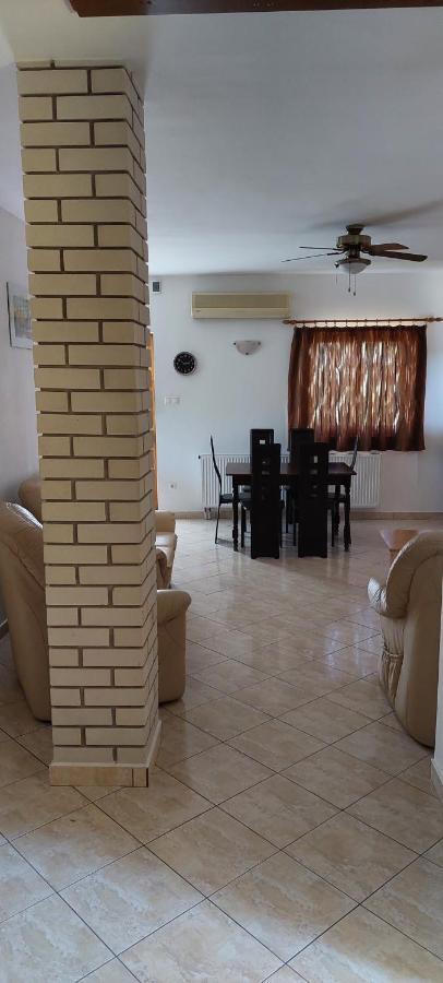 Szikszai Apartman Balatonfuzfo Exterior photo