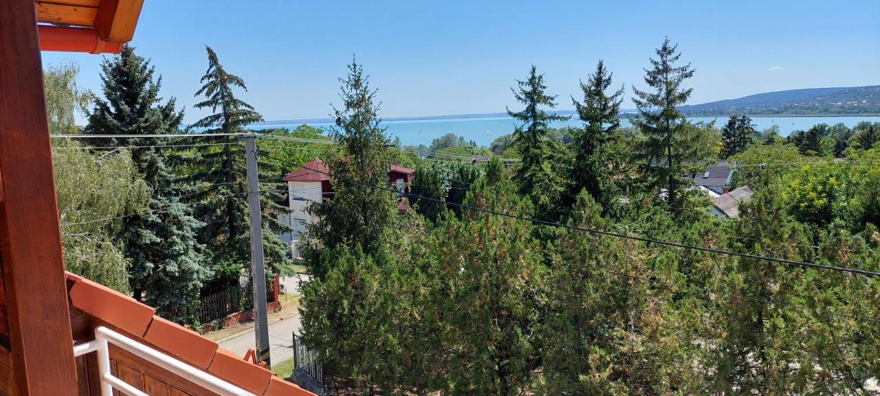 Szikszai Apartman Balatonfuzfo Exterior photo